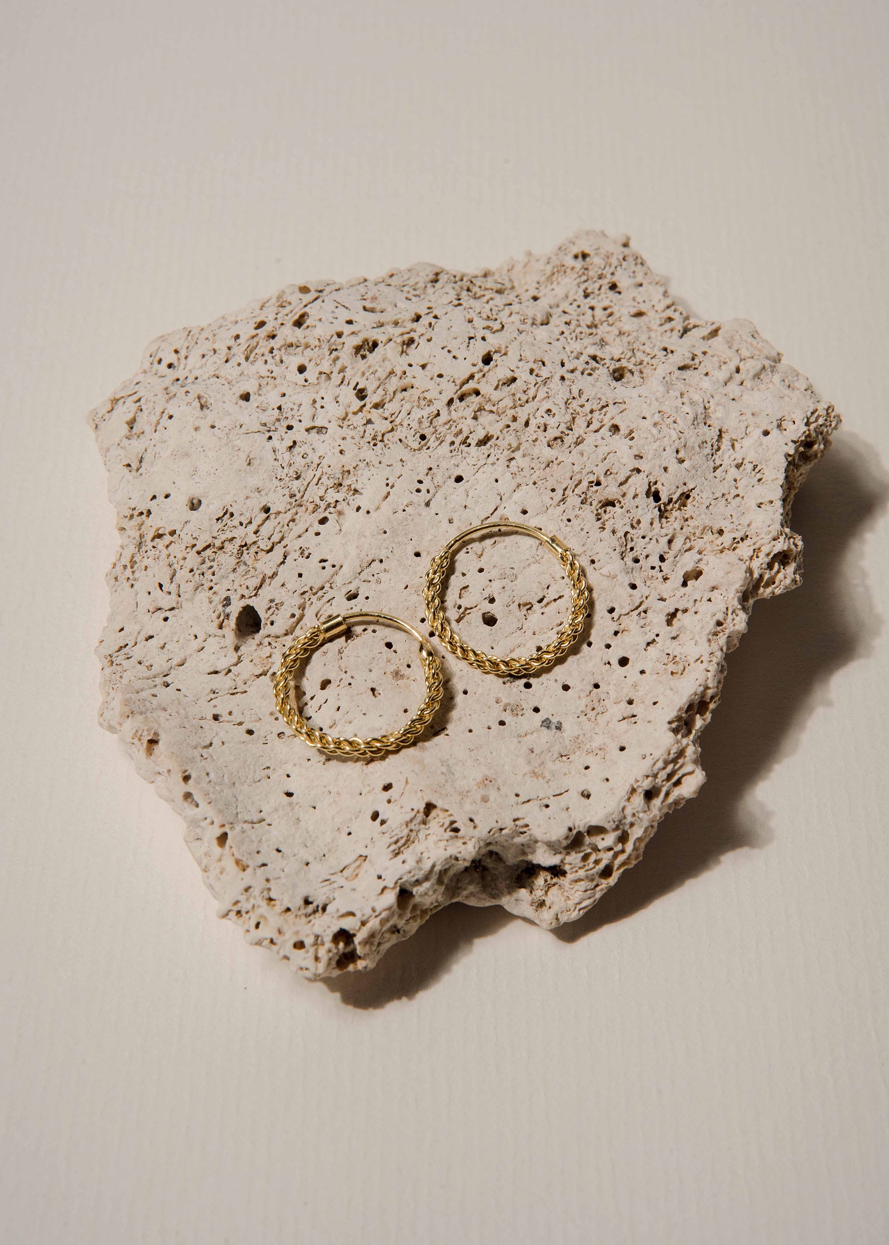 Amelie Hoops 16mm