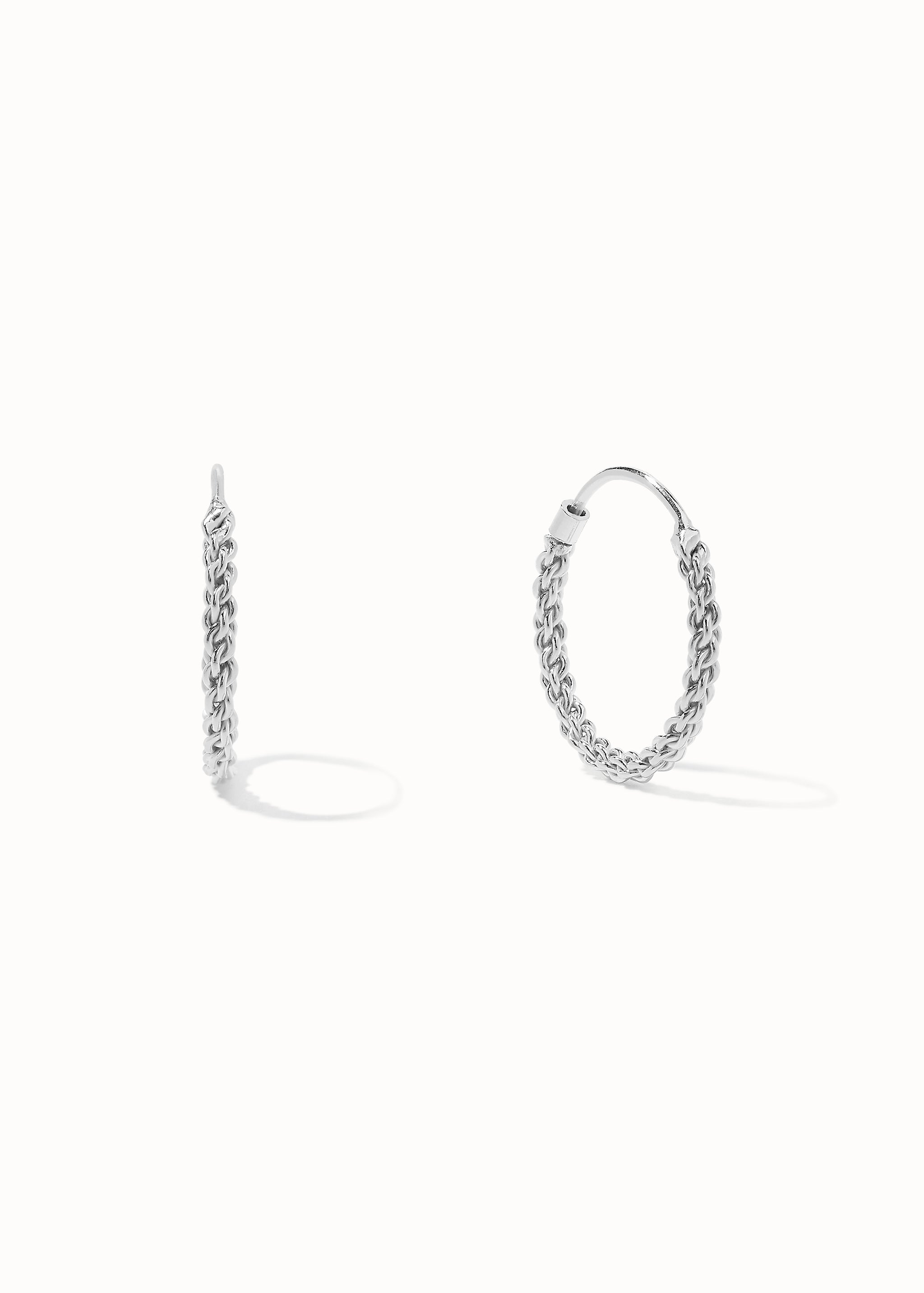 Amelie Hoops 16mm