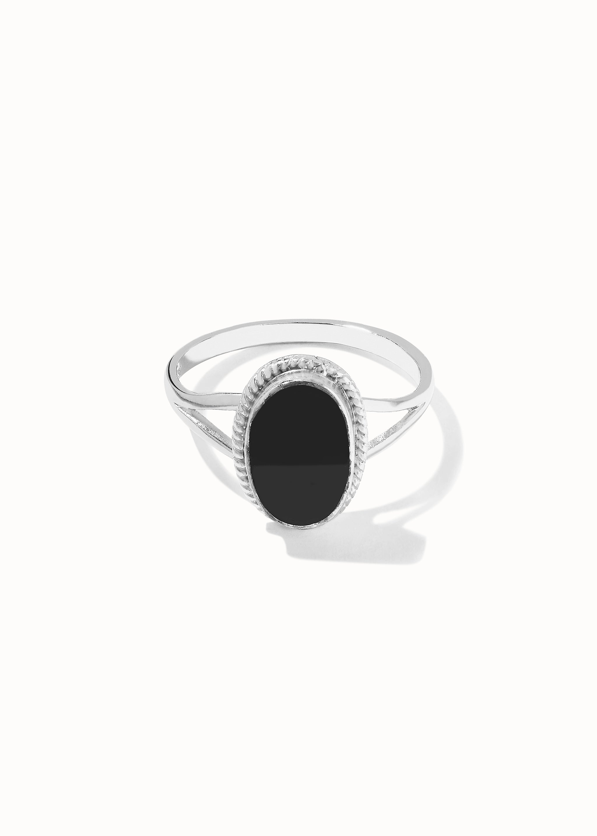 Oval Souvenir Ring Black