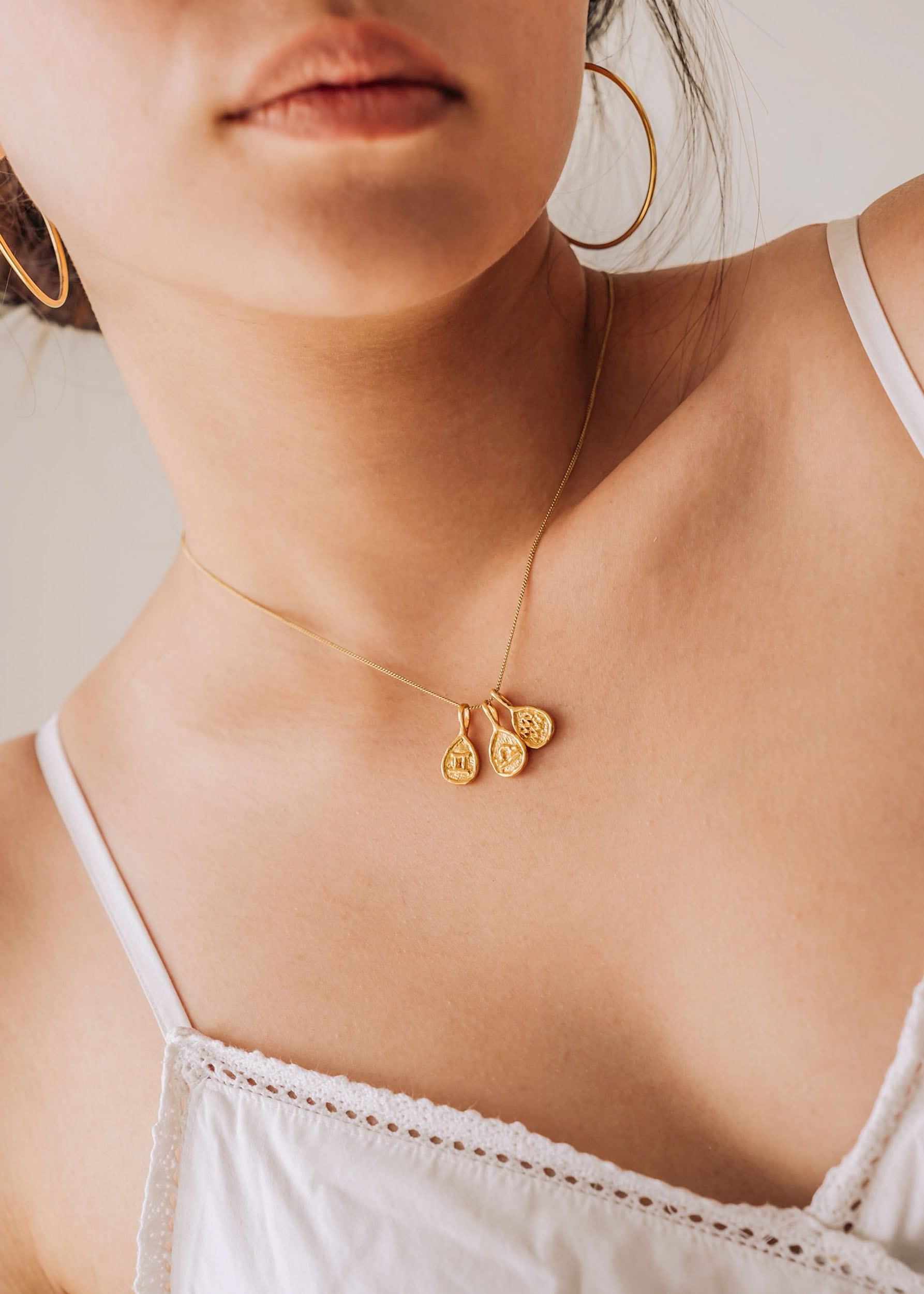 Gold on sale cancer necklace